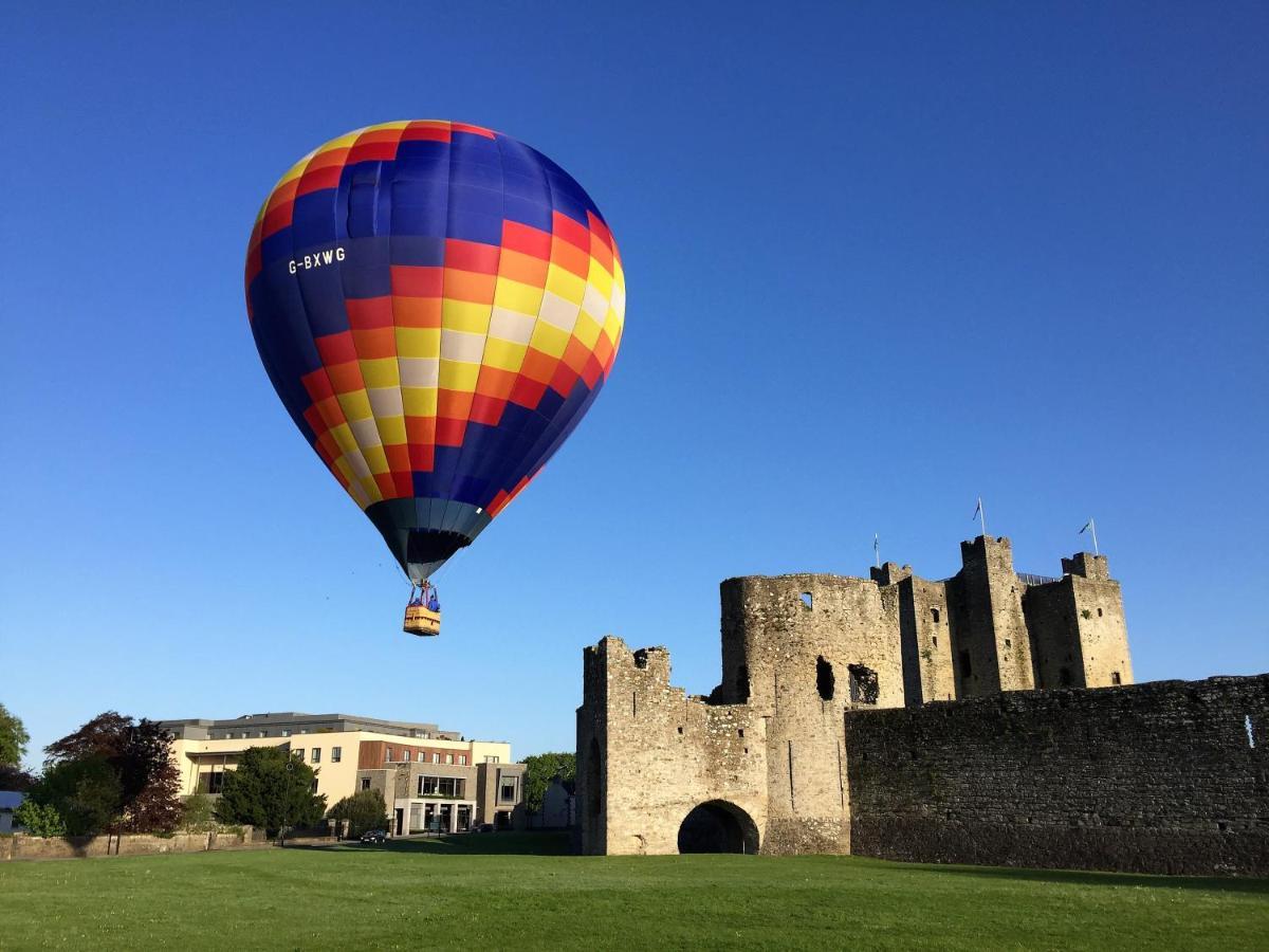 Trim Castle Hotel ภายนอก รูปภาพ