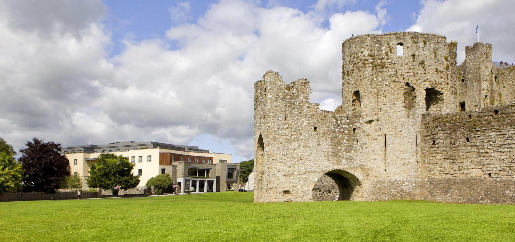 Trim Castle Hotel ภายนอก รูปภาพ